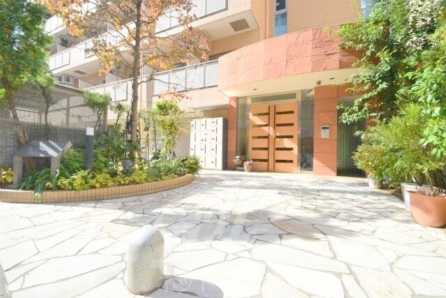 ウィニング・パラ江坂の物件外観写真