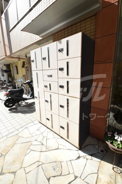 ウィニング・パラ江坂の物件外観写真