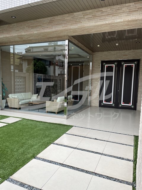 プレジオ江坂の物件外観写真