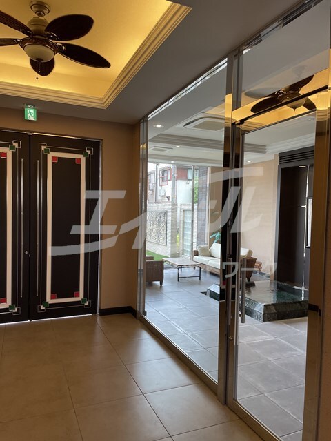 プレジオ江坂の物件外観写真