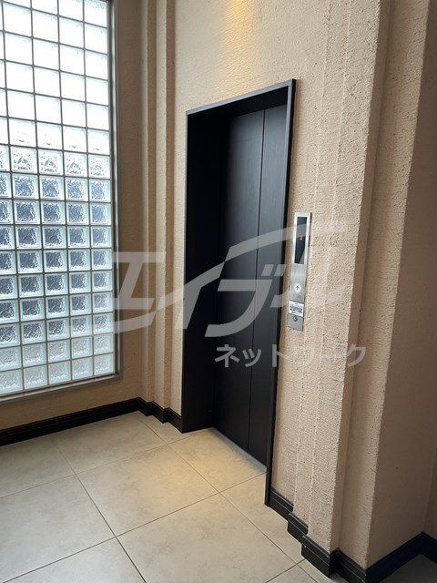 プレジオ江坂の物件外観写真