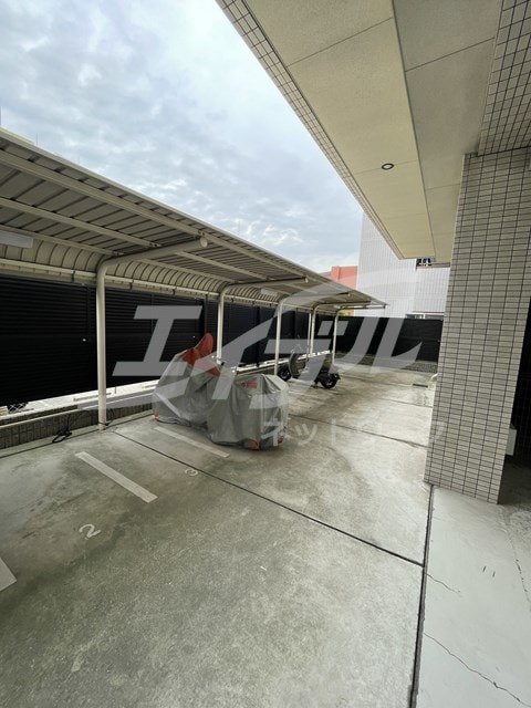 プレジオ江坂の物件外観写真