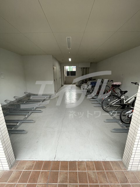 プレジオ江坂の物件外観写真