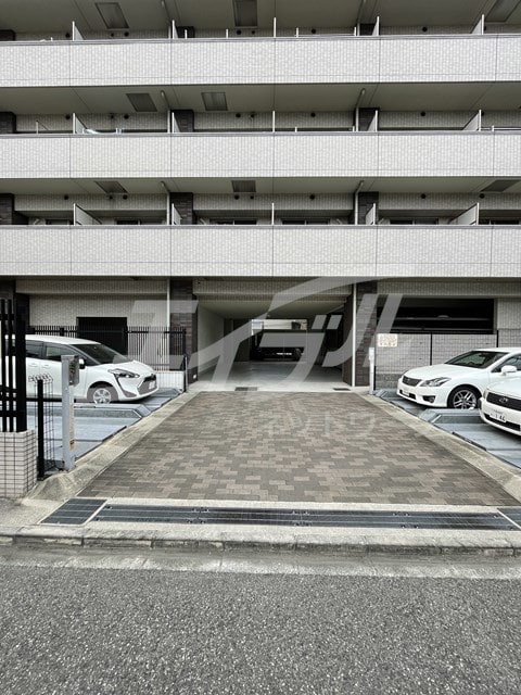 プレジオ江坂の物件外観写真