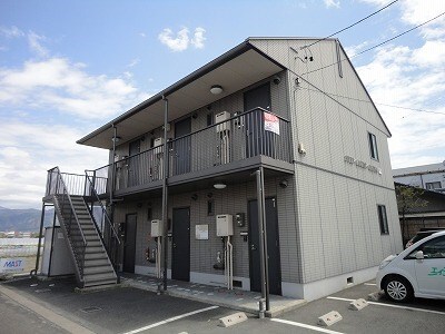 ＳＴＥＰ ＣＯＵＲＴ ＯＮＩＷＡの物件外観写真