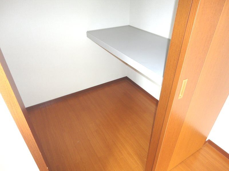 ＳＴＥＰ ＣＯＵＲＴ ＯＮＩＷＡの物件内観写真