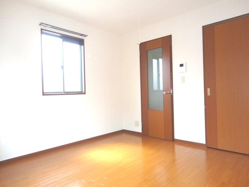 ＳＴＥＰ ＣＯＵＲＴ ＯＮＩＷＡの物件内観写真