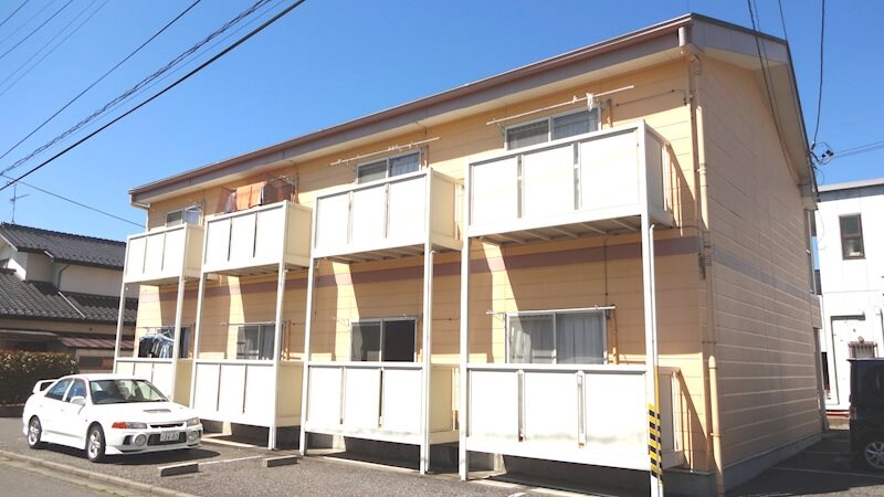 サープラス栄の物件外観写真