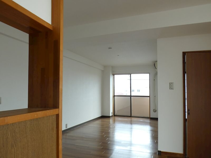 芳川コーポ南棟の物件内観写真