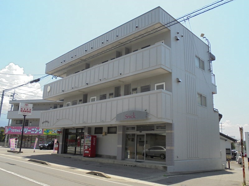 クロックパレスの物件外観写真