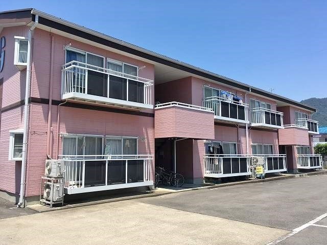 サープラス　トゥー　リュミエールの物件外観写真