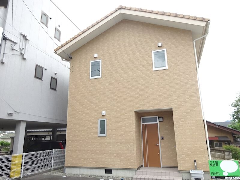 中央5丁目戸建の物件外観写真