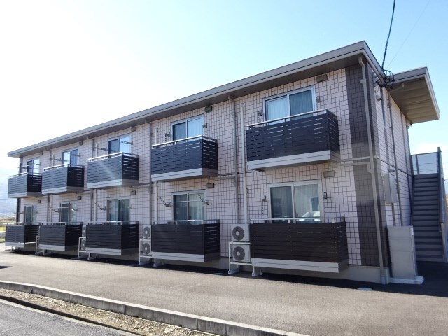 シャン・カマラードＦ棟の物件外観写真