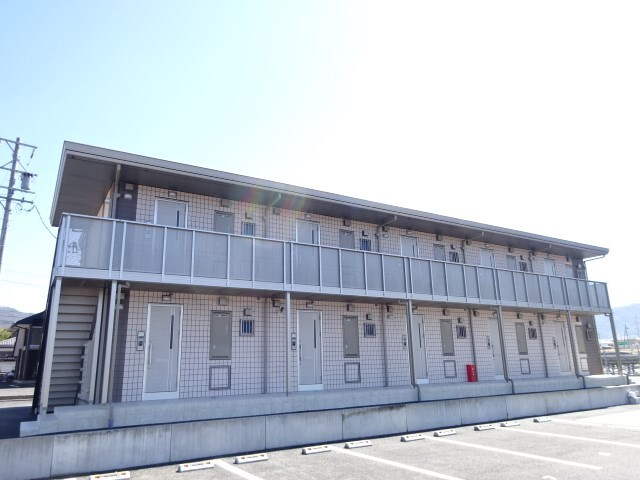 シャン・カマラードＦ棟の物件外観写真