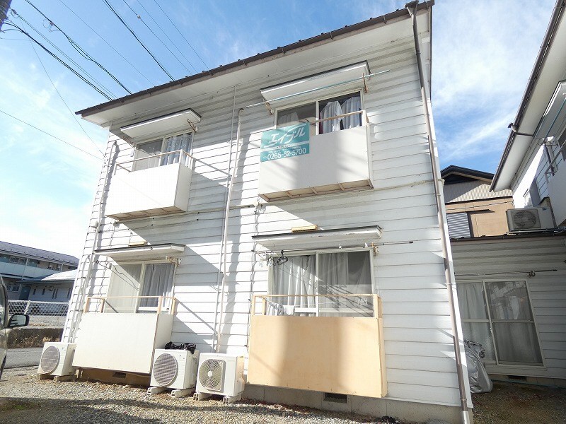 ウッドハウスの物件外観写真