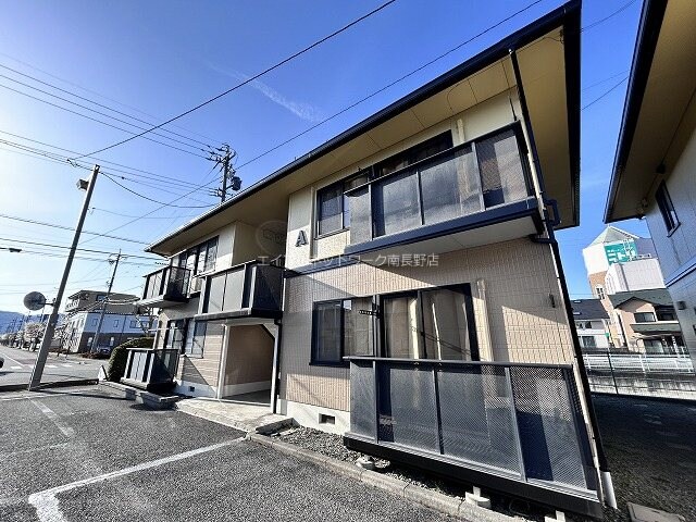 アベニューミキA棟の物件外観写真