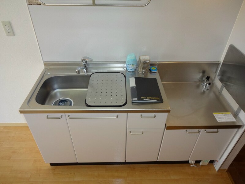 ヴィラ・エトワールBの物件内観写真