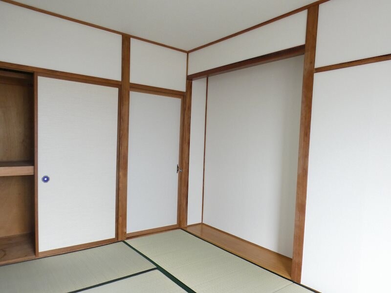 芳川コーポ南棟の物件内観写真