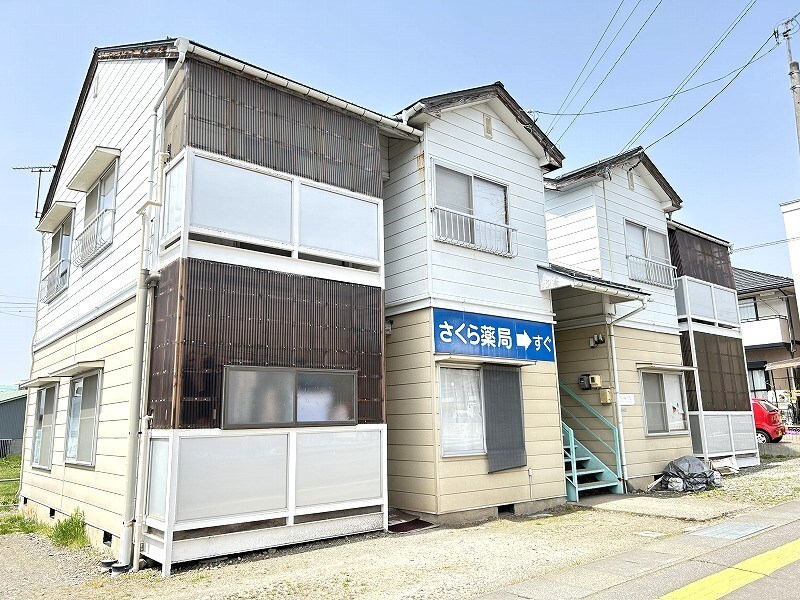 ファミールサカイの物件外観写真