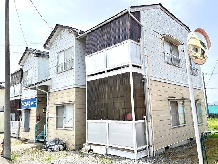 ファミールサカイの物件外観写真