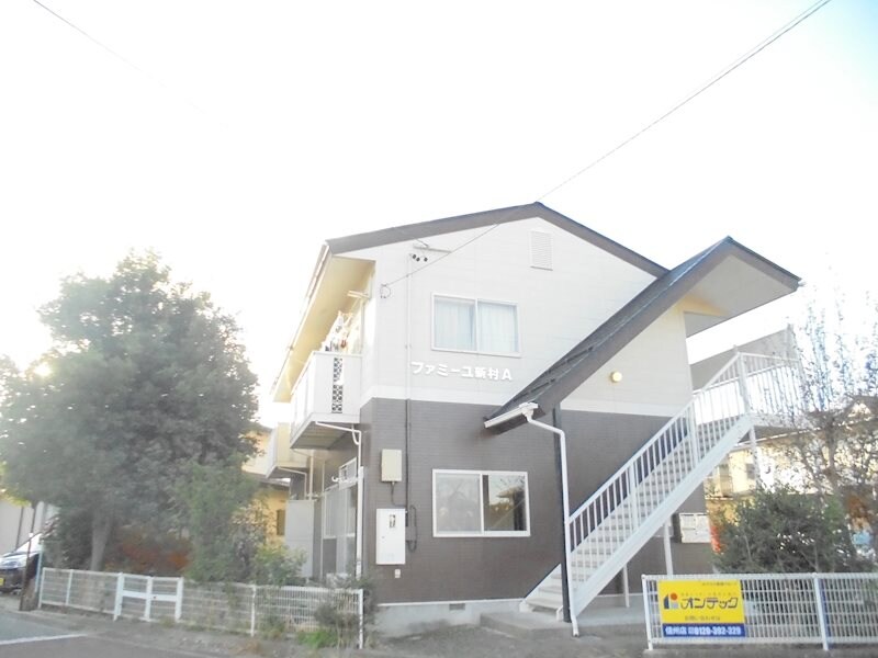 ファミーユ新村Aの物件外観写真