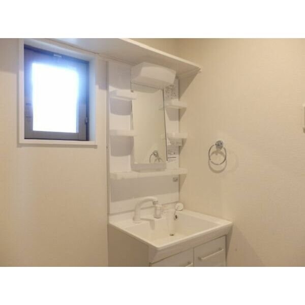 ファミーユ新村Aの物件内観写真