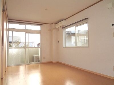 ファミーユ新村Aの物件内観写真