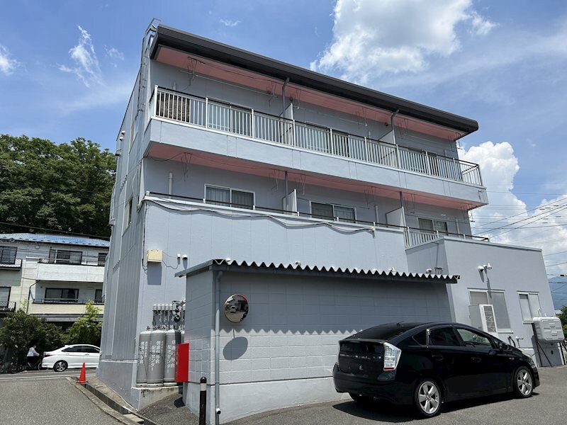 クロックパレスの物件外観写真