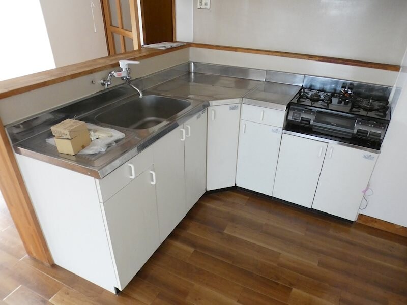 芳川コーポ南棟の物件内観写真