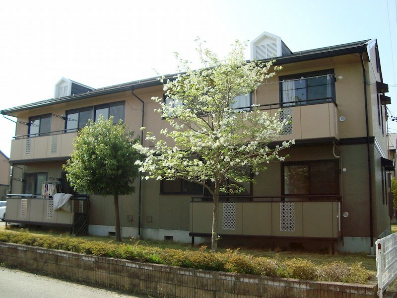 ラ・プレーヌEの物件外観写真