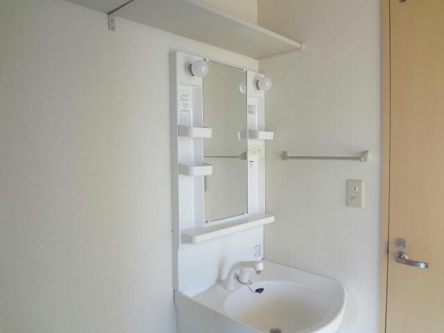 オレンジガーデンA（三室町）の物件内観写真