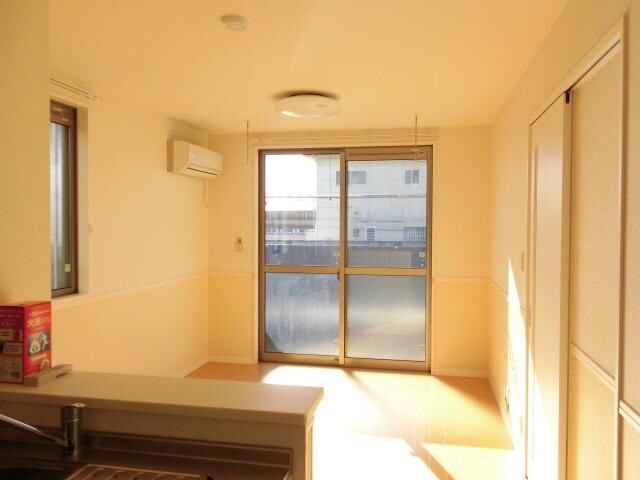 フロントマーレB（田部井町）の物件内観写真