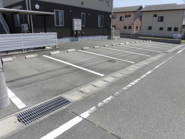 エストレリータ（茂呂町）の物件外観写真