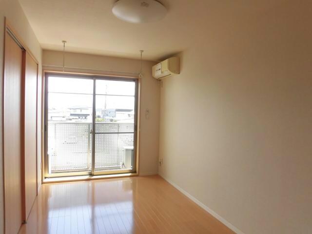 ヴァンヴェストA（三室町）の物件内観写真