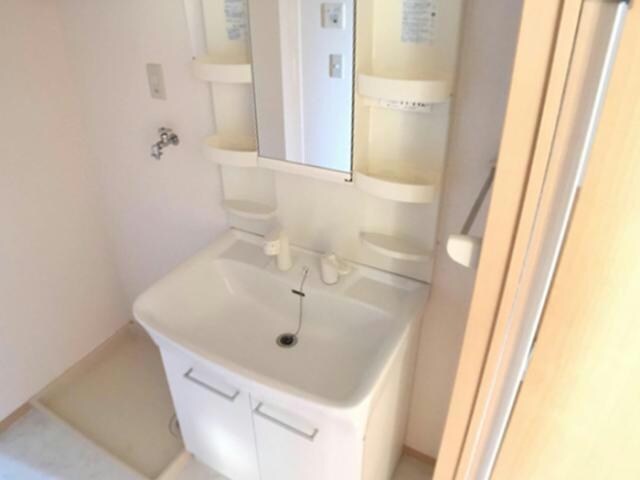 ロイヤルガーデン連取B（連取本町）の物件内観写真