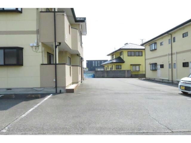 メゾンdeアヴェニールB（南千木町）の物件外観写真