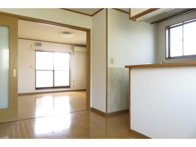 メゾンdeアヴェニールB（南千木町）の物件内観写真