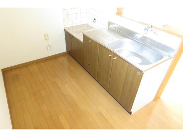 メゾンdeアヴェニールB（南千木町）の物件内観写真