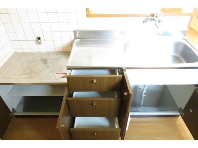 メゾンdeアヴェニールB（南千木町）の物件内観写真