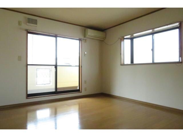 メゾンdeアヴェニールB（南千木町）の物件内観写真