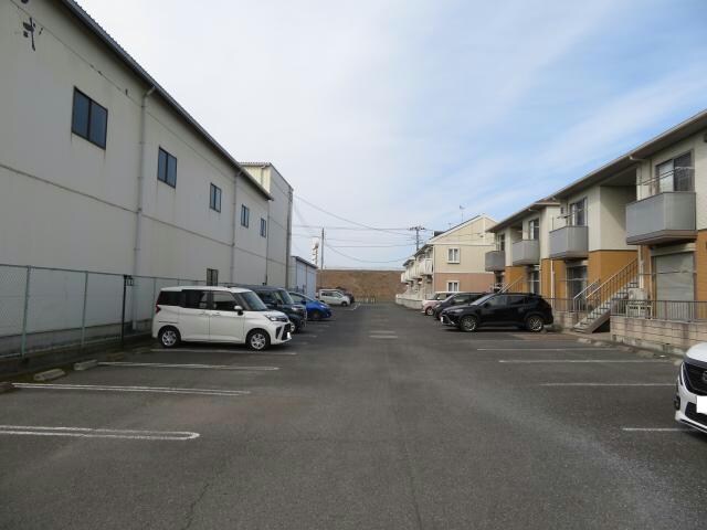 ブリリアントE（八寸町）の物件外観写真