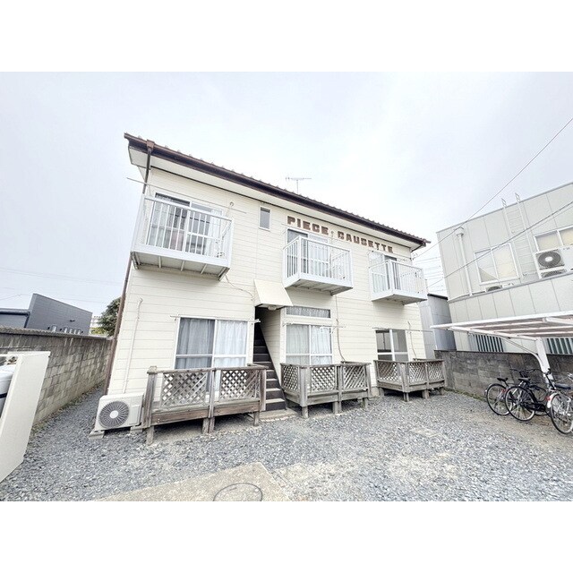 ピエスコシェットの物件外観写真