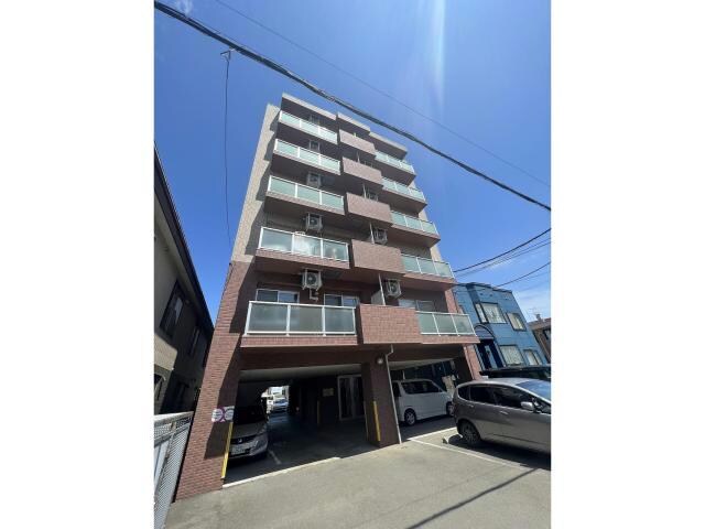 ｅｎｓｏｌｅｉｌｌｅ山鼻の物件外観写真