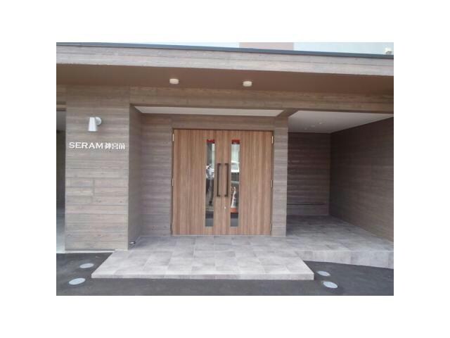 SERAM神宮前の物件外観写真