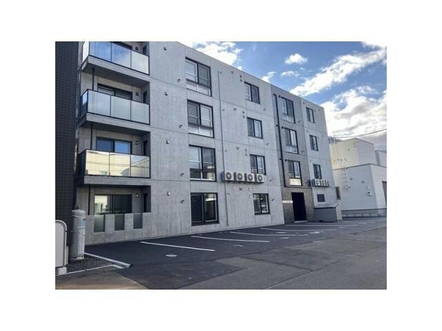 グランドサクセスピスタの物件外観写真