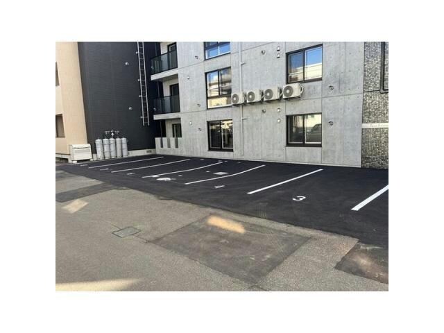 グランドサクセスピスタの物件外観写真