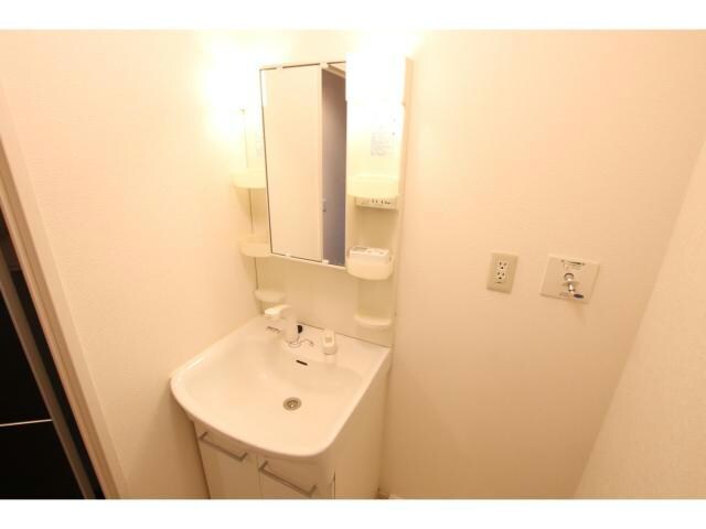 ウィステリアコートの物件内観写真