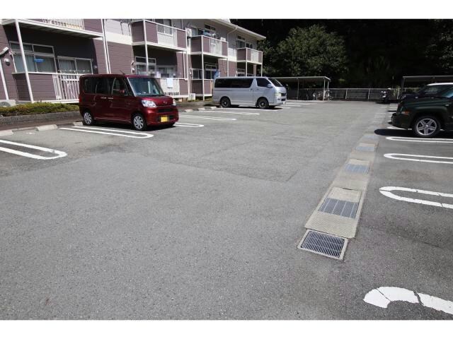 エムカーサの物件外観写真