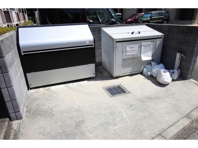 エムカーサの物件外観写真