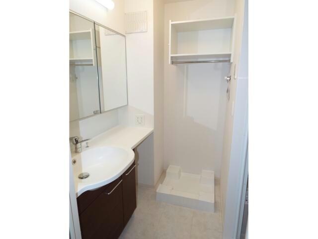 Ｄ-ｒｏｏｍ新涯の物件内観写真